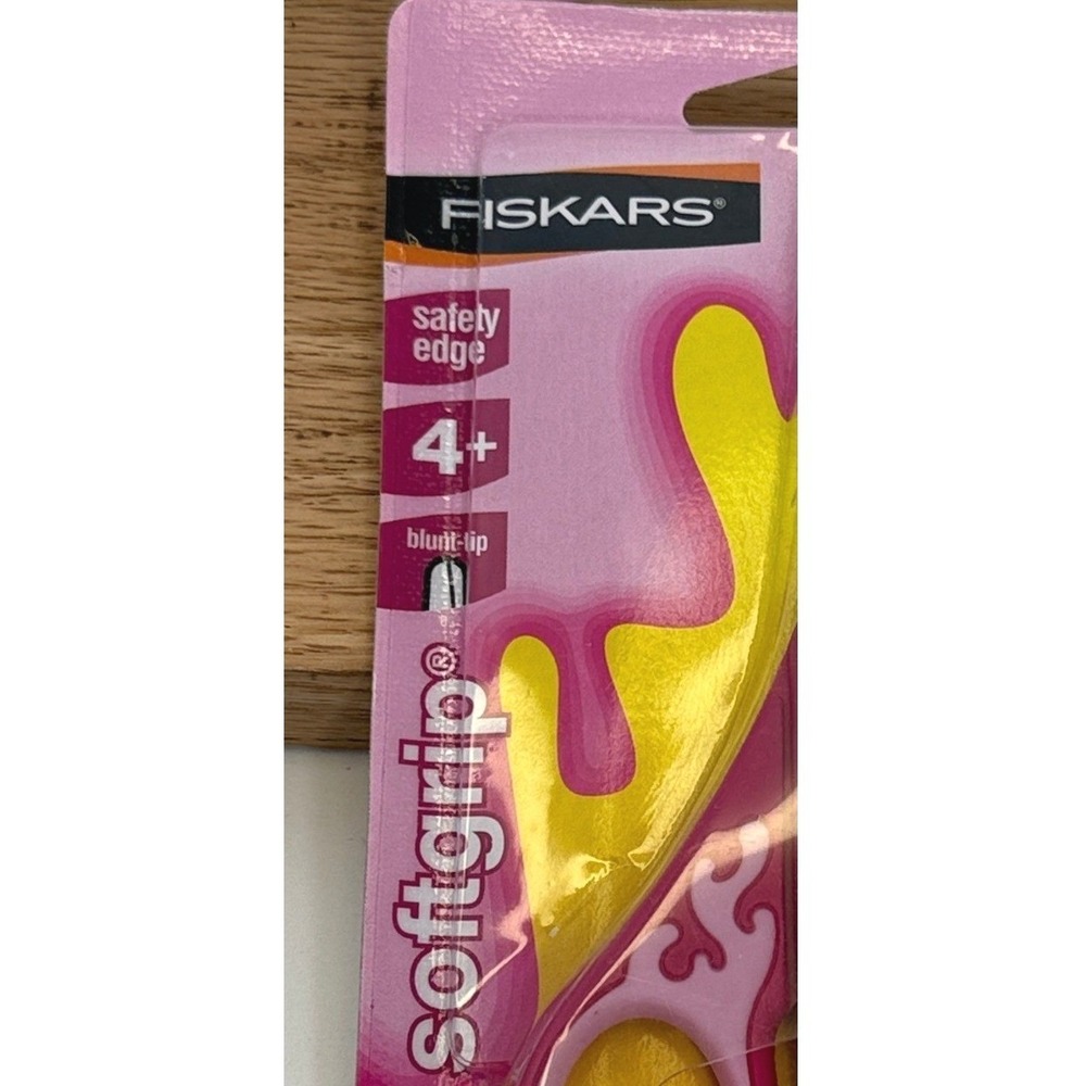 Fiskars Scissors Kids S/M Pink Special Edition SoftGrip Blunt Tip Safety Edge - Picture 2 of 7